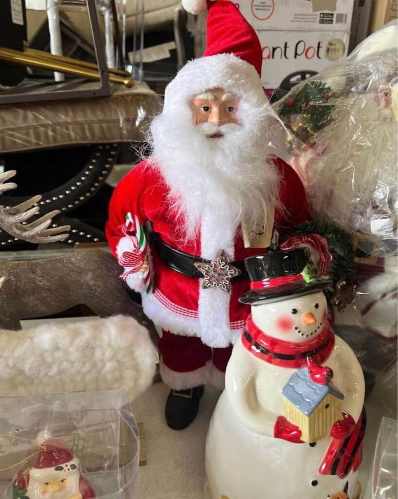 Santa figurines pallet for sale