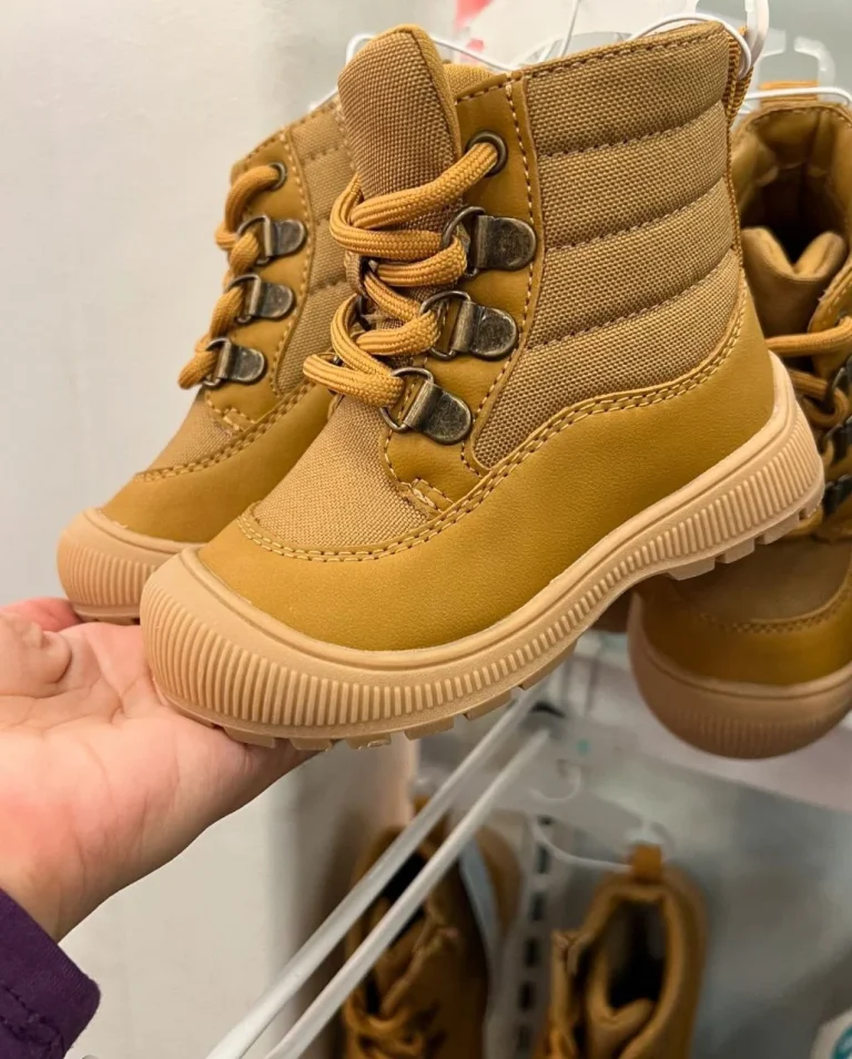 Bulk Kids Boots pallet - Image 11
