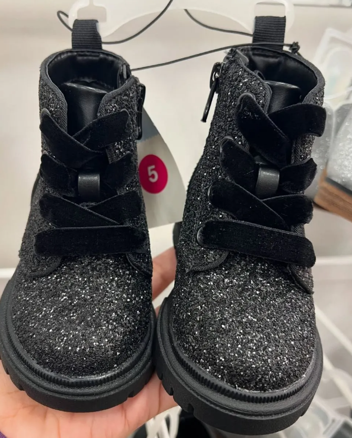 Bulk Kids Boots pallet - Image 15