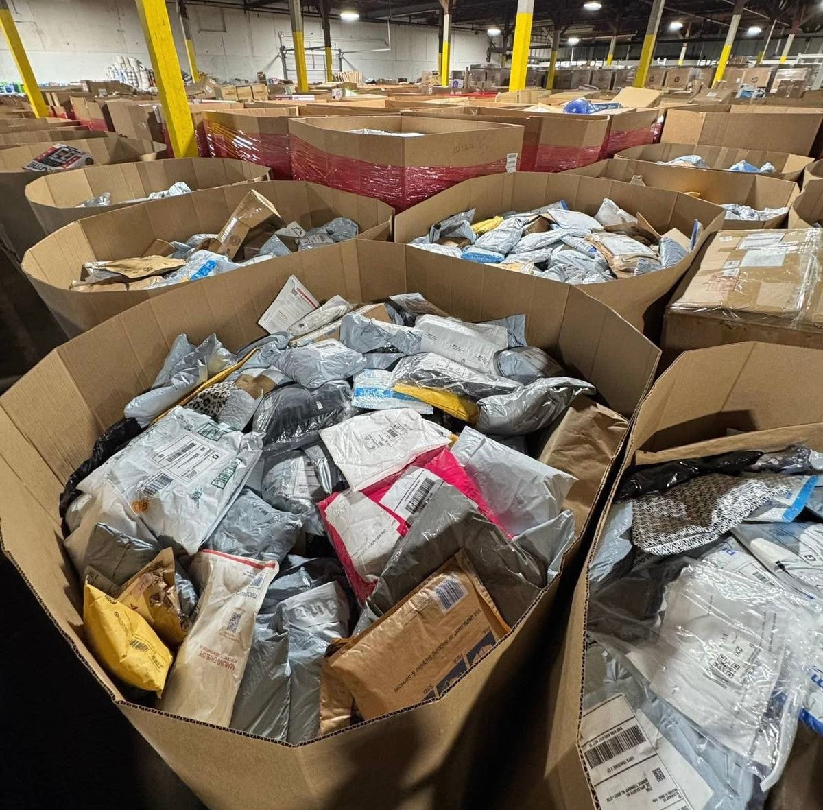 Awesome clothing overstock wholesale pallets for sale - Pallet Liquidation Loads