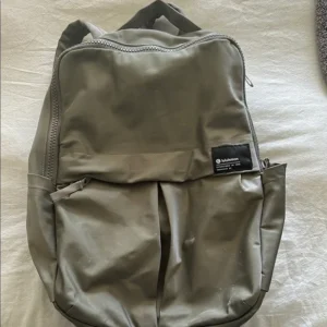Lululemon Backpack Pallets | 100-Piece Wholesale Backpacks
